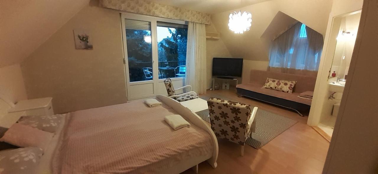 Oázis Apartmanház Hajduszoboszlo Exterior foto