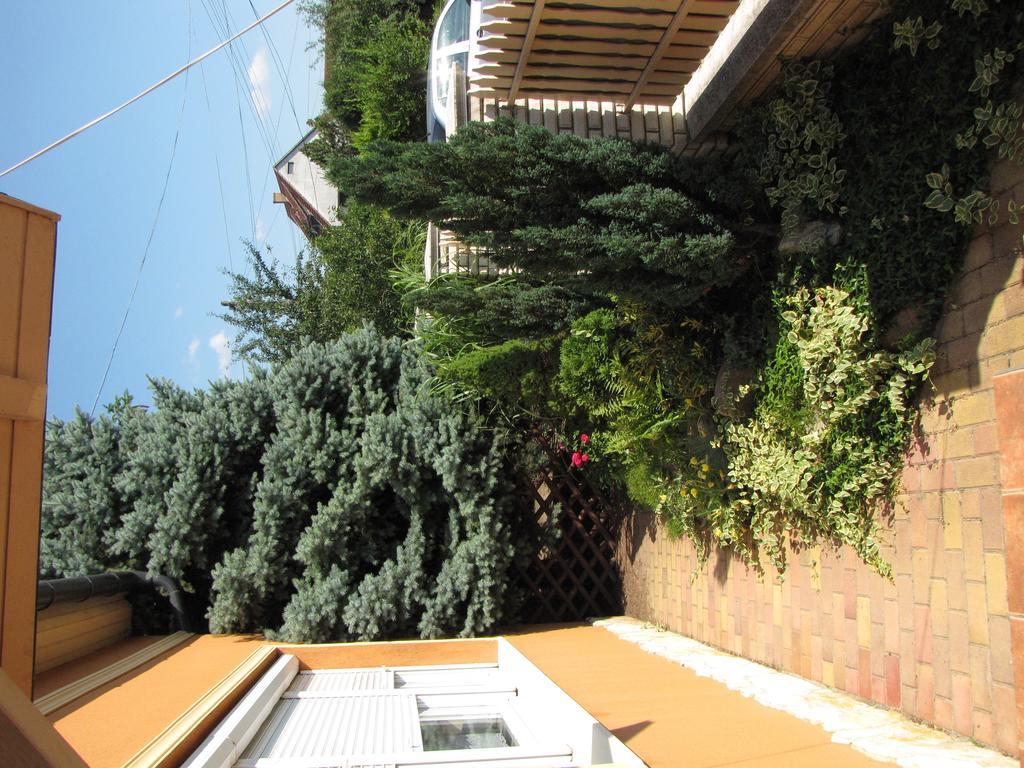 Oázis Apartmanház Hajduszoboszlo Exterior foto
