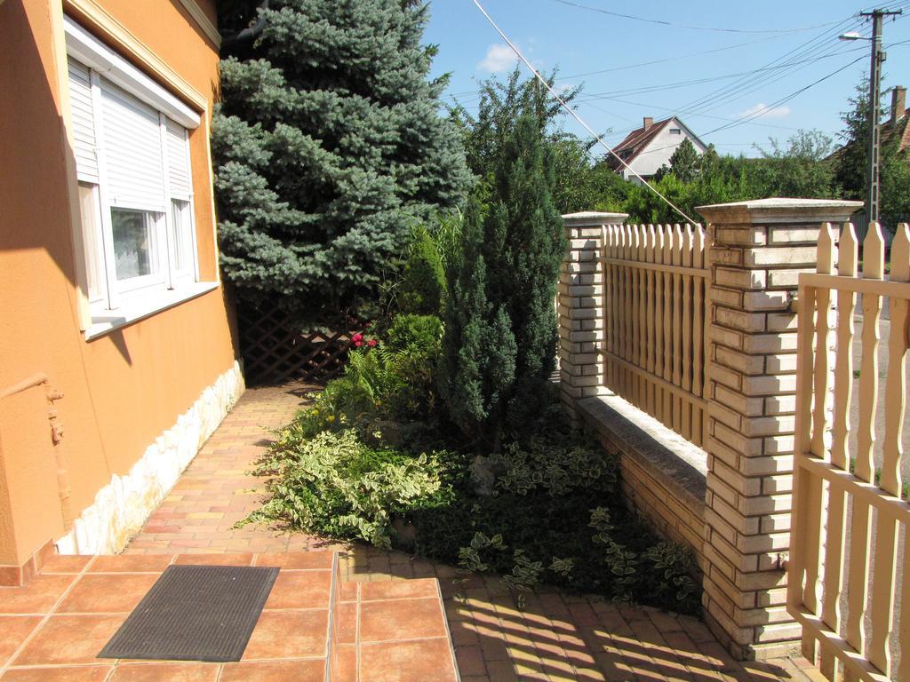 Oázis Apartmanház Hajduszoboszlo Exterior foto