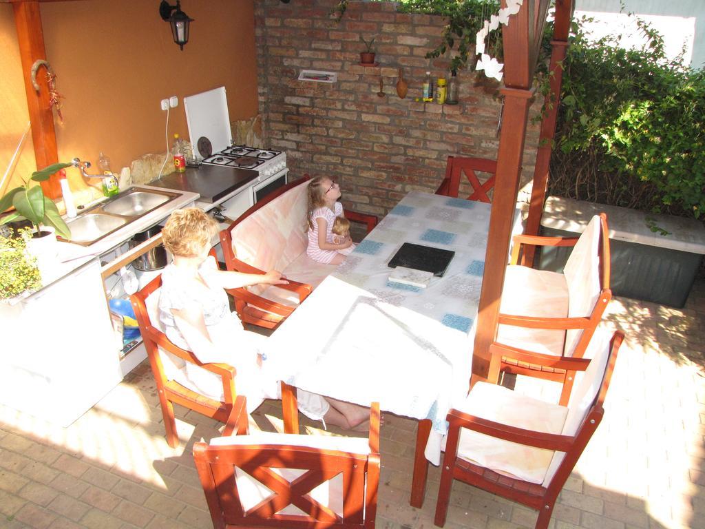 Oázis Apartmanház Hajduszoboszlo Exterior foto