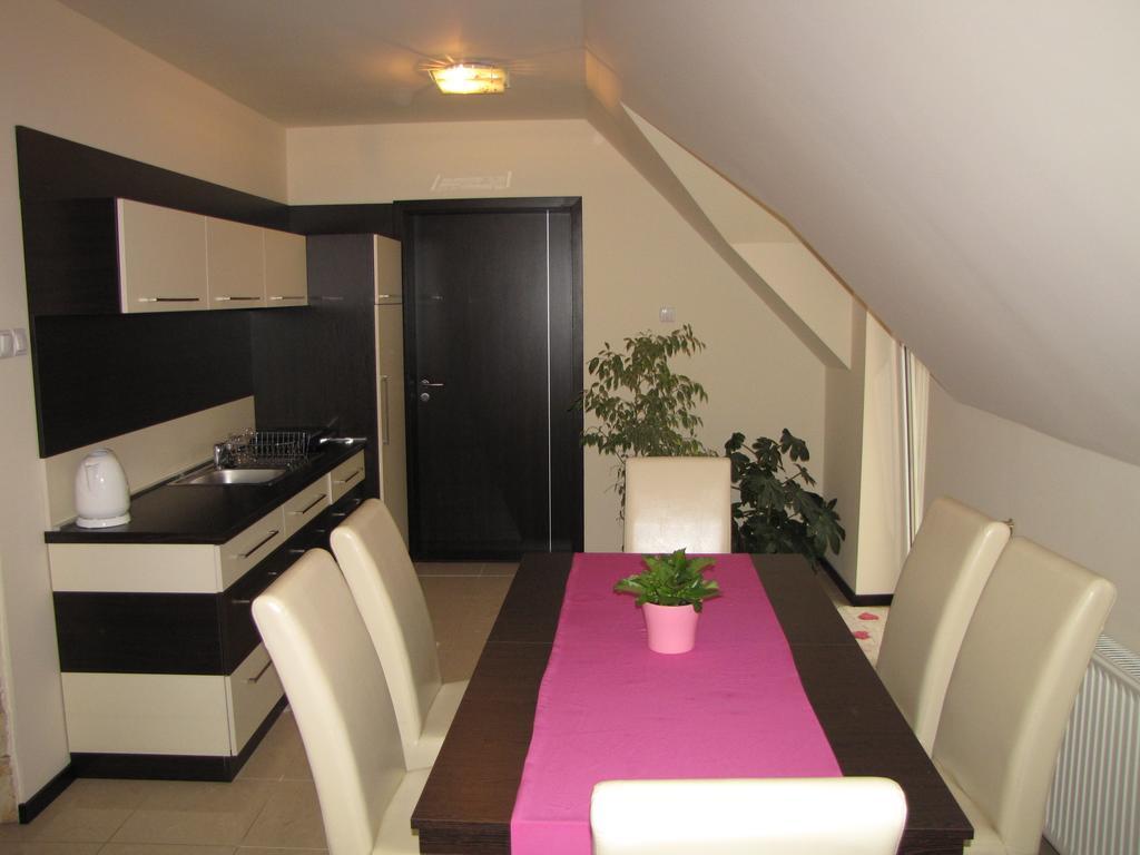 Oázis Apartmanház Hajduszoboszlo Quarto foto