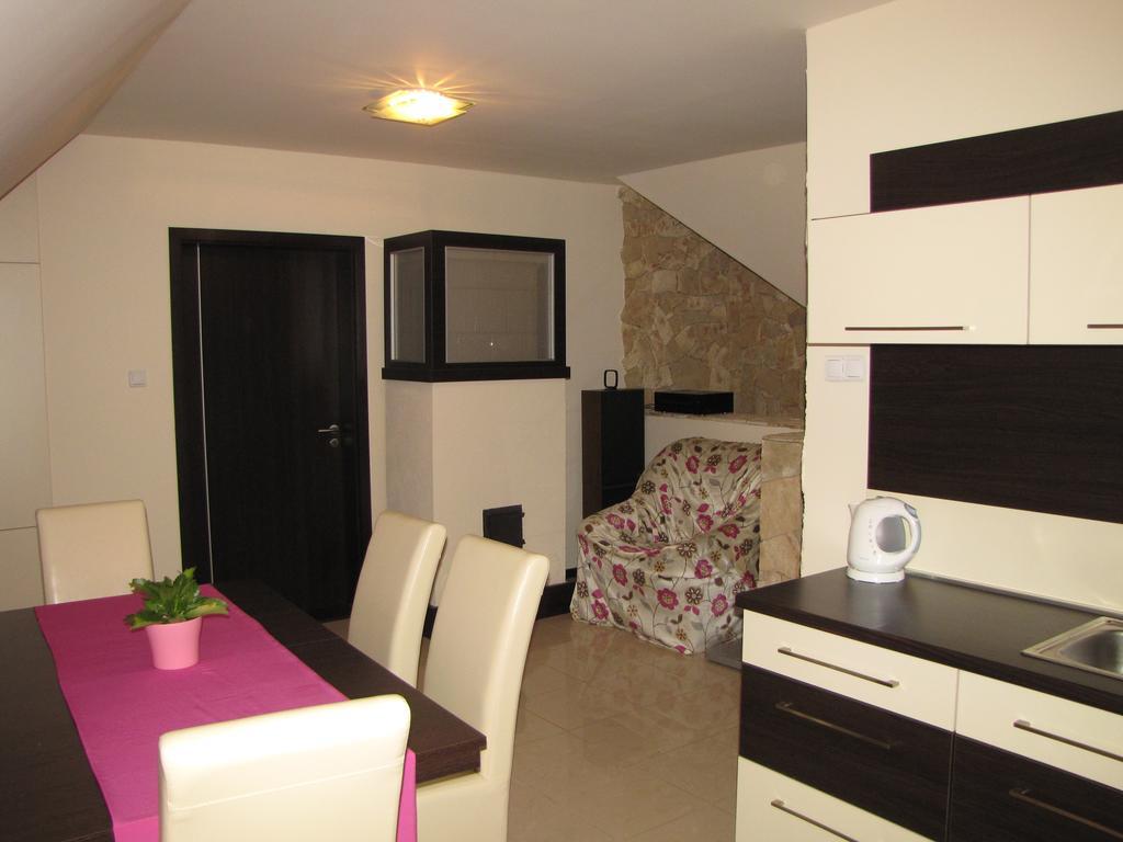 Oázis Apartmanház Hajduszoboszlo Quarto foto